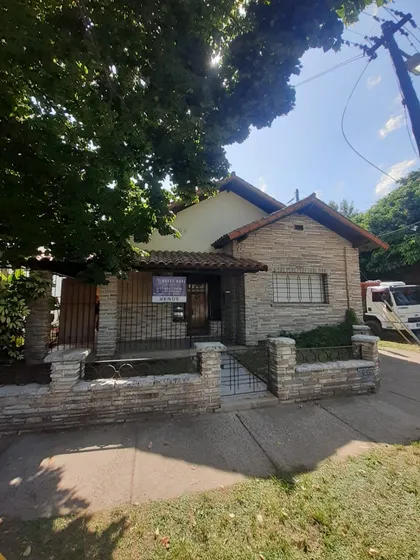 Casa En Venta En Quilmes 3 Dormitorios Y Cochera