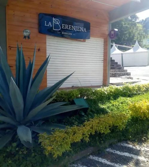 Se Vende Excelente Bodegón Ubicado En El Centro Comercial Pan De Azúcar   Oa