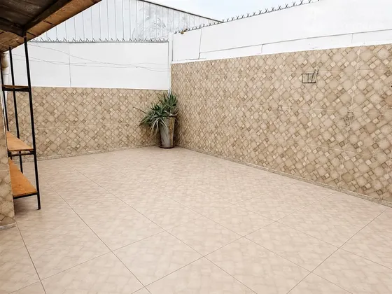 Casa En Venta De 4 Dorm. En Recoleta