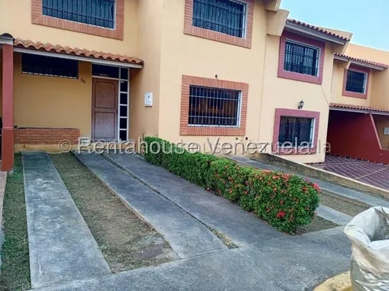 Erika Armeya Vende, Casa En La Urbanizacion Villa Granada De La Mora De Cabdare. Flex: 25-18453