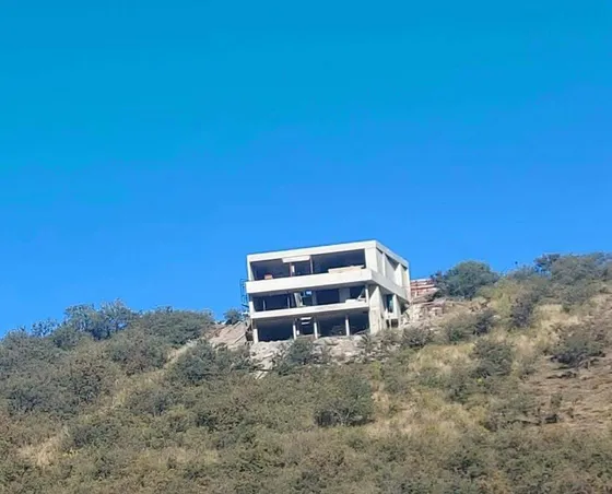 Casa A La Venta En Country La Deseada De 4 Dormitorios.