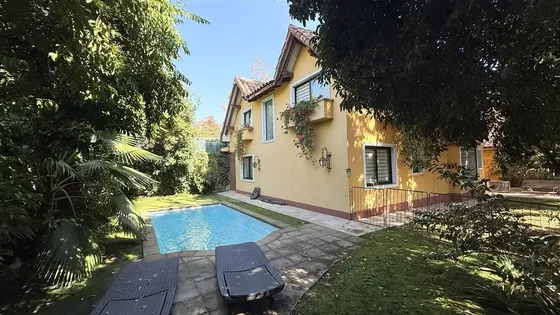 Casa En Arriendo De 5 Dorm. En Las Condes