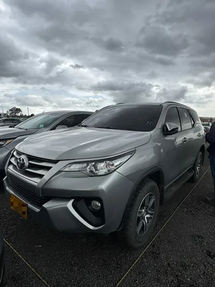 Toyota Fortuner 2.7 Sw4 Street