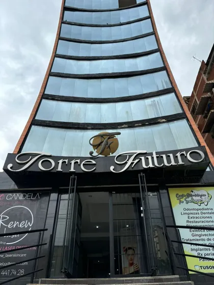 Alquiler De Oficina De 50 M2 En Torre Futuro, Urbanizacion Calicanto.