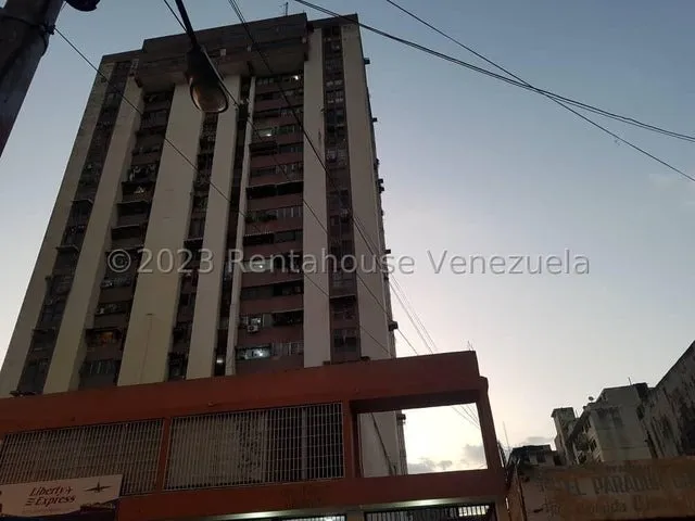 Se Vende Apartamento Ubicado En Calle Lopez Aveledo. Maracay Rah 24-21852