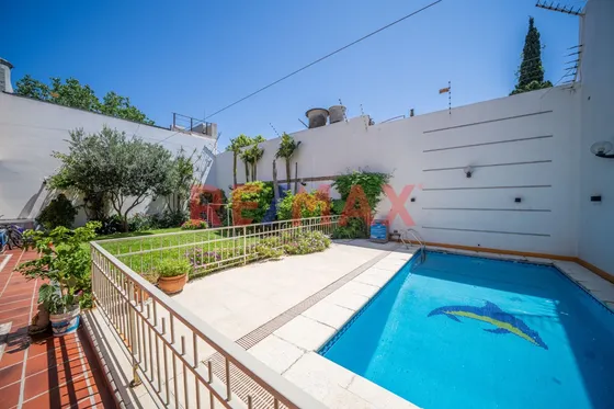 Venta Casa 6 Amb Con Jardin, Pileta Y Quincho.