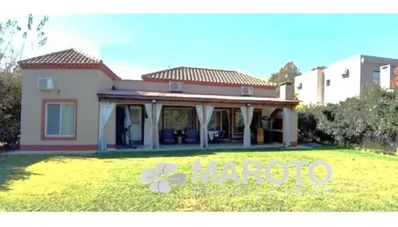 Casa En Venta En Barrio Privado San Lucas - Apta A Credito - Maroto Propiedades-