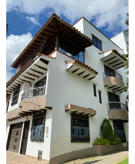 Casa (mas 2 Aptos) En Rionegro, Barrio Altos Del Lago. Se Vende 