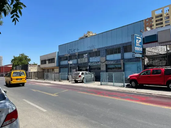 Propiedad Comercial De 690 M2, Nataniel Cox / Av Matta Santi
