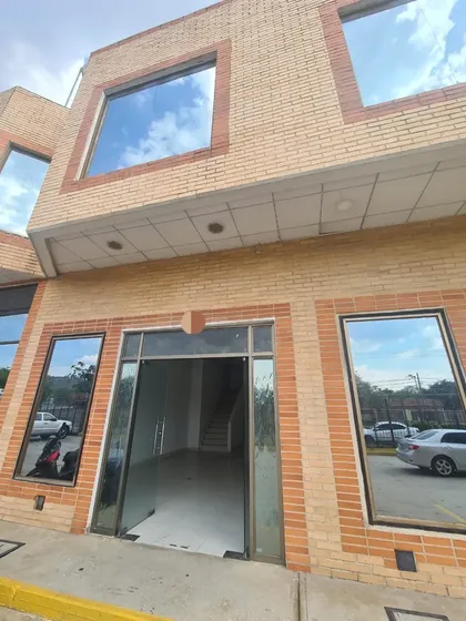Local En Alquiler San Diego Zona Industrial Castillete Dos Niveles Desocupado Obra Blanca Con Acceso Inmediato Distintas Autopistas De La Ciudad !!solo Clientes Inquilinos Directos ¡