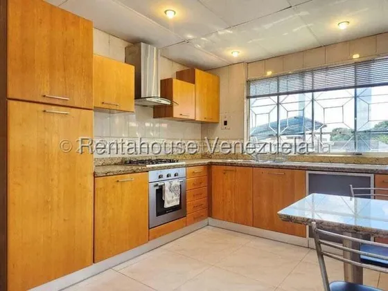 Maritza Lucena Trae Acogedor Apartamento En Alquiler Al Centro Oeste De Barquisimeto. Servicios Básicos Garantizados, Amplia Cocina Iluminada, Cómoda Habitacion Con Baño.