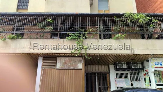 Maria E. Vende Oficina Comercial De 58 M2 , Ideal Para Oficina , Para Consultorios, Odontología, Venta De Repuestos, Repostería, En Centro, Lara#25-22625*