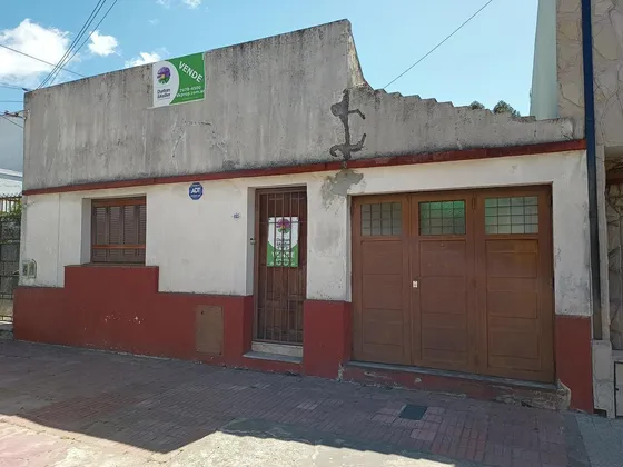 Venta Casa 2 Dormitorios Saénz Peña Con Cochera