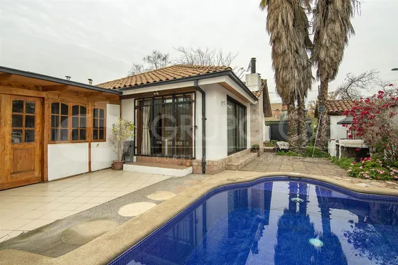 Casa En Venta De 3 Dorm. En Las Condes