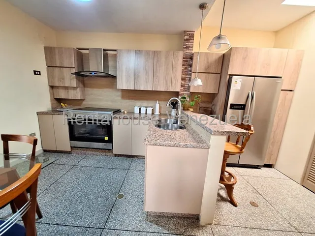 Si Deseas Una Casa En Prebo1 En Calle Cerrada Y Con Ubicacion Estratégica A Vía Principales, Centros Comerciales, Tengo La Opcion Ideal Para Ti: Casa De 148,60 Mtrs De 3 Niveles Remodelada