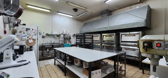 Vendo Casa Comercial Pasteleria Fina, Barrio Italia