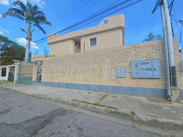 Townhouse En Venta Urbanizacion La Arboleda, Maracay. Ljsa 25-19023