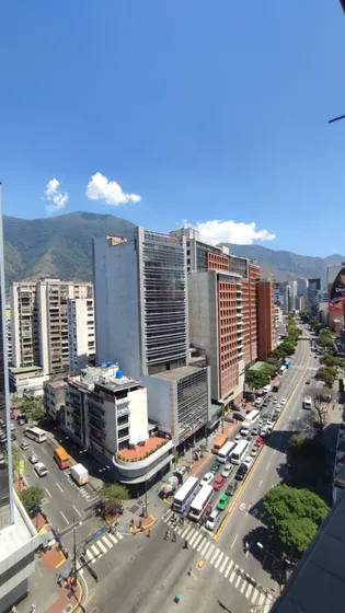 Oficina En Alquiler En Chacao 26 M2/3 Espacios/2 Baños D Y C