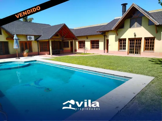 Venta Casa En Ciudad Evita, Gran Parque Y Comodidades