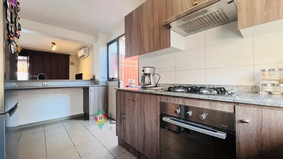 Impecable Con Funcionales Espacios, Terraza Y Piscina