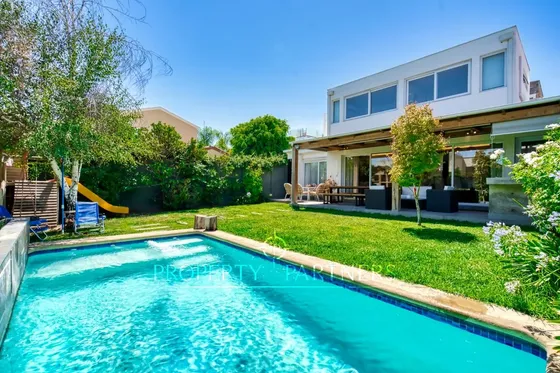 Venta De Hermosa Casa Mediterránea En Condominio C...