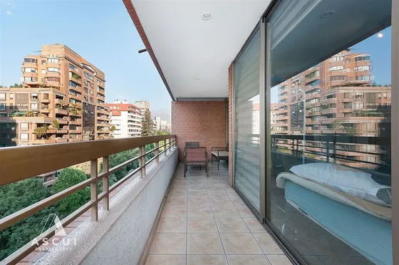 Departamento En Venta De 2 Dorm. En Las Condes