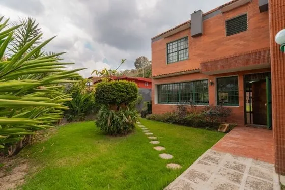 Inmobiliaria Peraig Premium/vende/ Casa Dos Plantas/caurimare/ Piscina, Parrillera, Tanque 12.000l/lb.