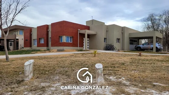 Casa En Barrio Privado Los Olivos Centenario 3 Dormitorios