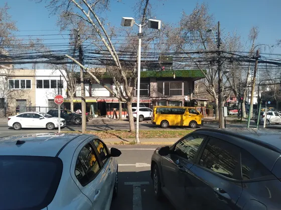 Av. Sucre Esquina Av. Pedro Valdivia | Local 2 Pisos 4 Baños