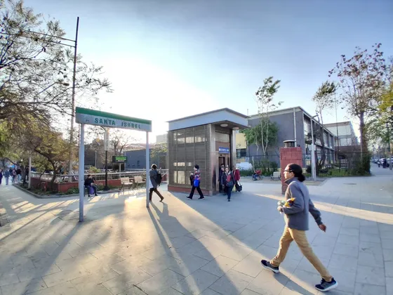  A Pasos Del Metro Santa Isabel Con Estacionamiento 