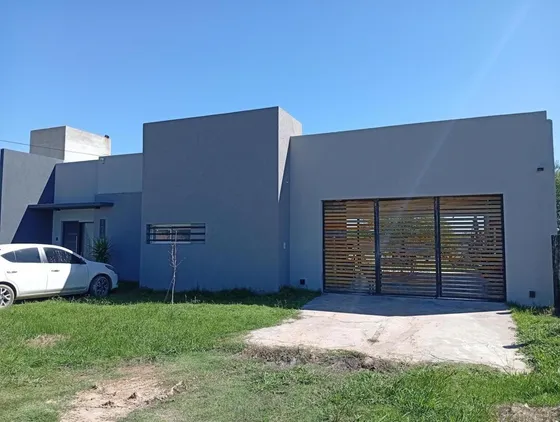 Casa En Venta - 3 Dormitorios 2 Baños - Entre Ríos