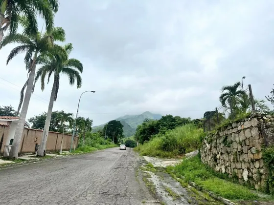 Terreno En Carialinda, Naguanagua. (soscap-08)