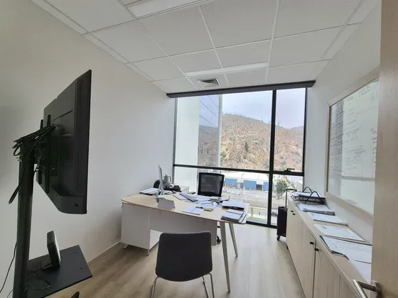 Semi Nueva En Edificio Empresarial