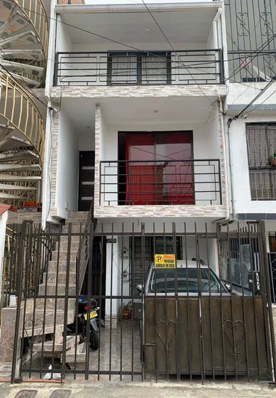 Se Vende Casa De Tres Pisos En El Guabal