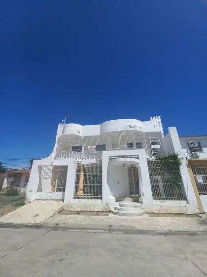 Venta De Amplia Casa De Dos Niveles Urb Corinsa Cagua Mic03
