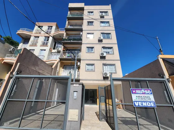 Dpto 2 Ambientes Contra Frente 48 M² Cub. En  San Justo (centro)
