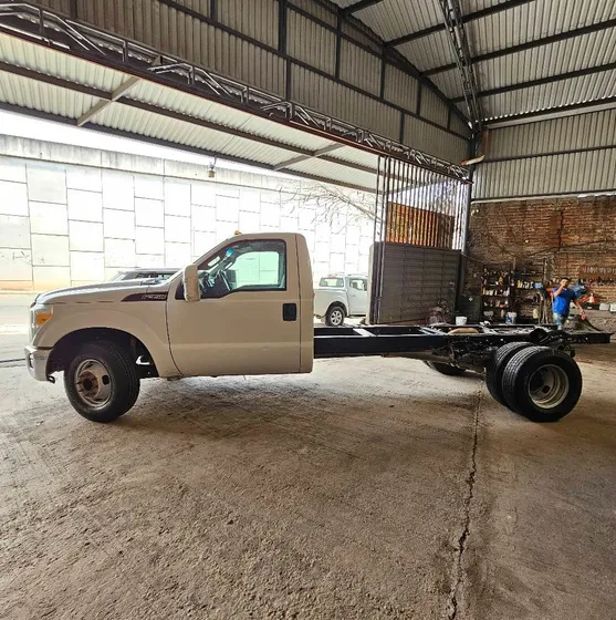 Ford F-350 6.2 Xl Plus Ac Mt