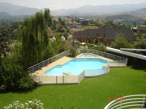 Casa En Arriendo De 3 Dorm. En Lo Barnechea, Vista Espectacu
