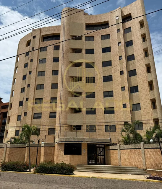 Aa-614 Zona Norte Penthouse Edificio Claudia Cristina Urbanizacion Zapara Ii