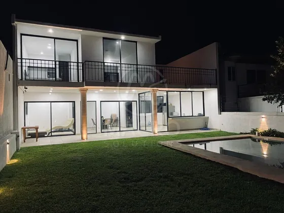 Casa En Venta En Fracc. Pedregal De Oaxtepec Con Alberca Y 4 Recamaras, Apta A Créditos