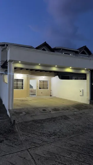 Casa En Venta Ubicado Pueblo Nuevo Urb Colinas Del Este/ym