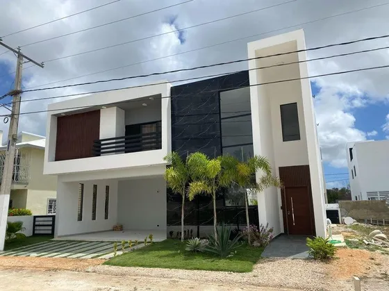 Villa En Venta En Verón - Punta Cana, 4 Habitaciones, 2niveles, Con Piscina