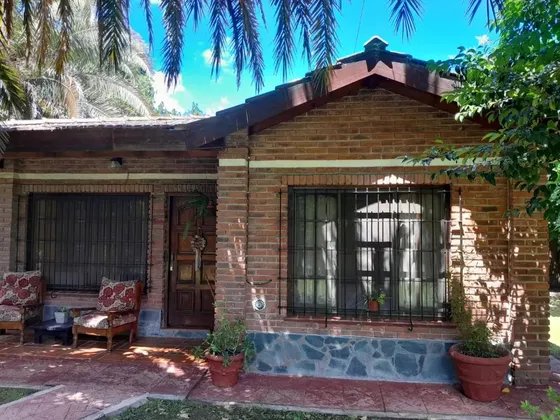 Casa En Venta - 2 Dormitorios 2 Baños - Cochera - 2.000mts2 - Guernica