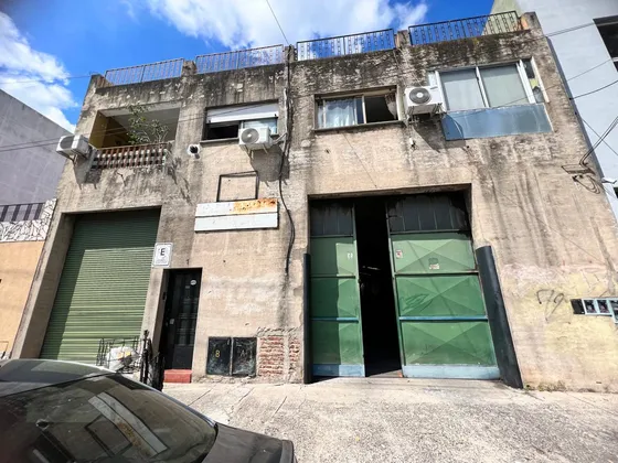 En Venta En Ciudadela Amplio Galpon + 2 Departamentos De 3 Ambientes F: 10338
