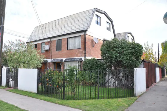Casa En Venta De 5 Dormitorios En Ñuñoa