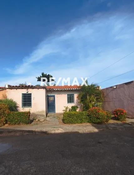 Casa En Venta En Urb. Las Marites. Isla De Margarita. Exclusiva Para Remodelar