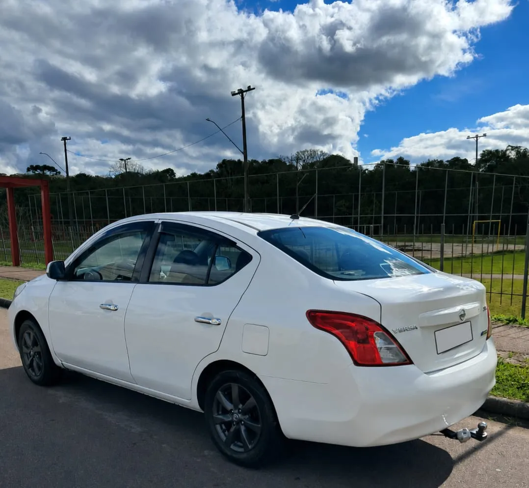 Nissan Versa 2014 1.6 16v Sl Flex 4p — foto 3