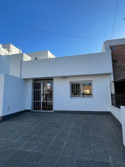 Oficina Sin Expensas - 50mts2 Aprox - Estacionamiento P/2 Vehículos - Alquiler - Oficina