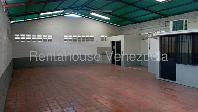 Erika Armeya Alquila, Galpon Ubicado En El Centro De Barquisimeto. Flex: 25-10642