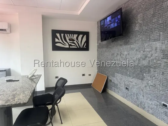 Local En Alquiler /  Los Chorros  Yo 25-21126